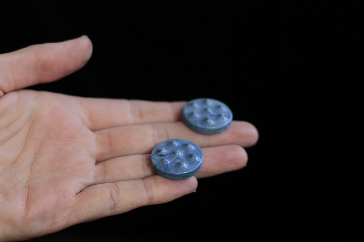 Pain pucks - Cobalt blue